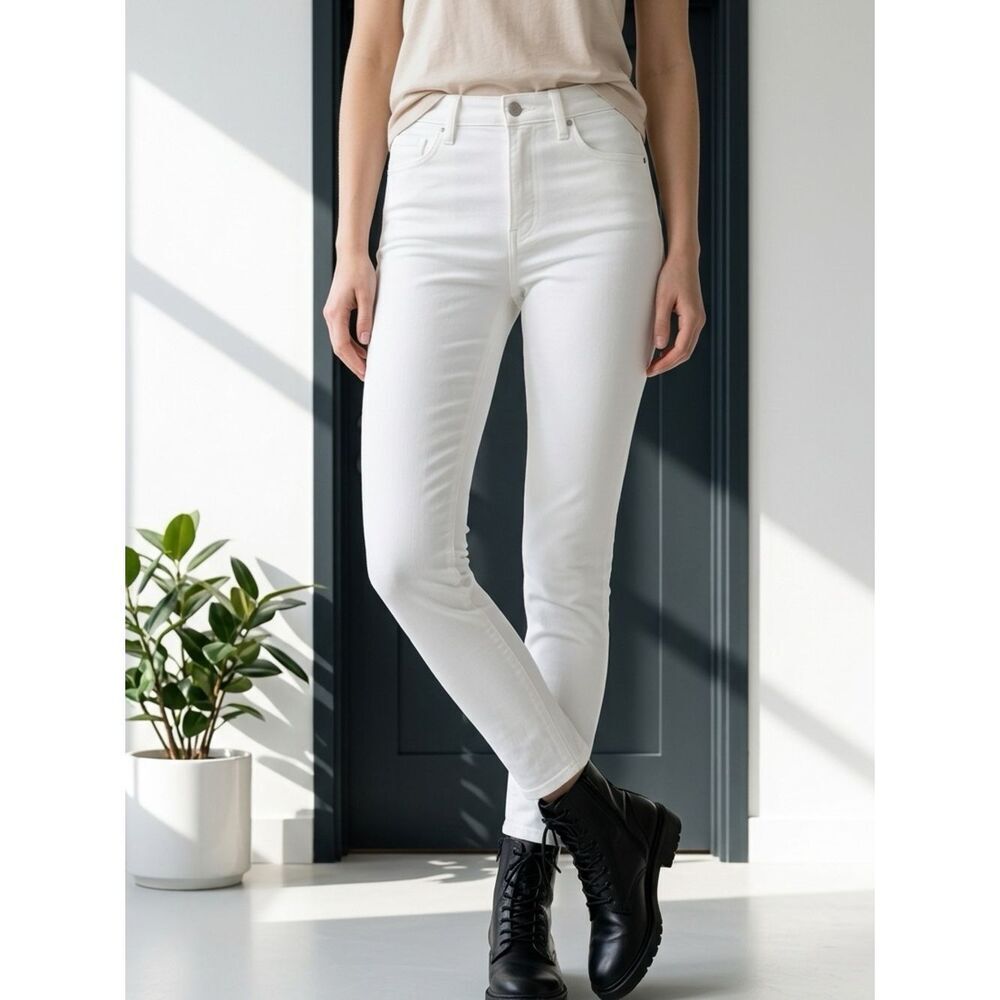 NWT EDWIN Women’s Bree Mid Rise Crop Straight Leg Ivory Jeans - Size 31